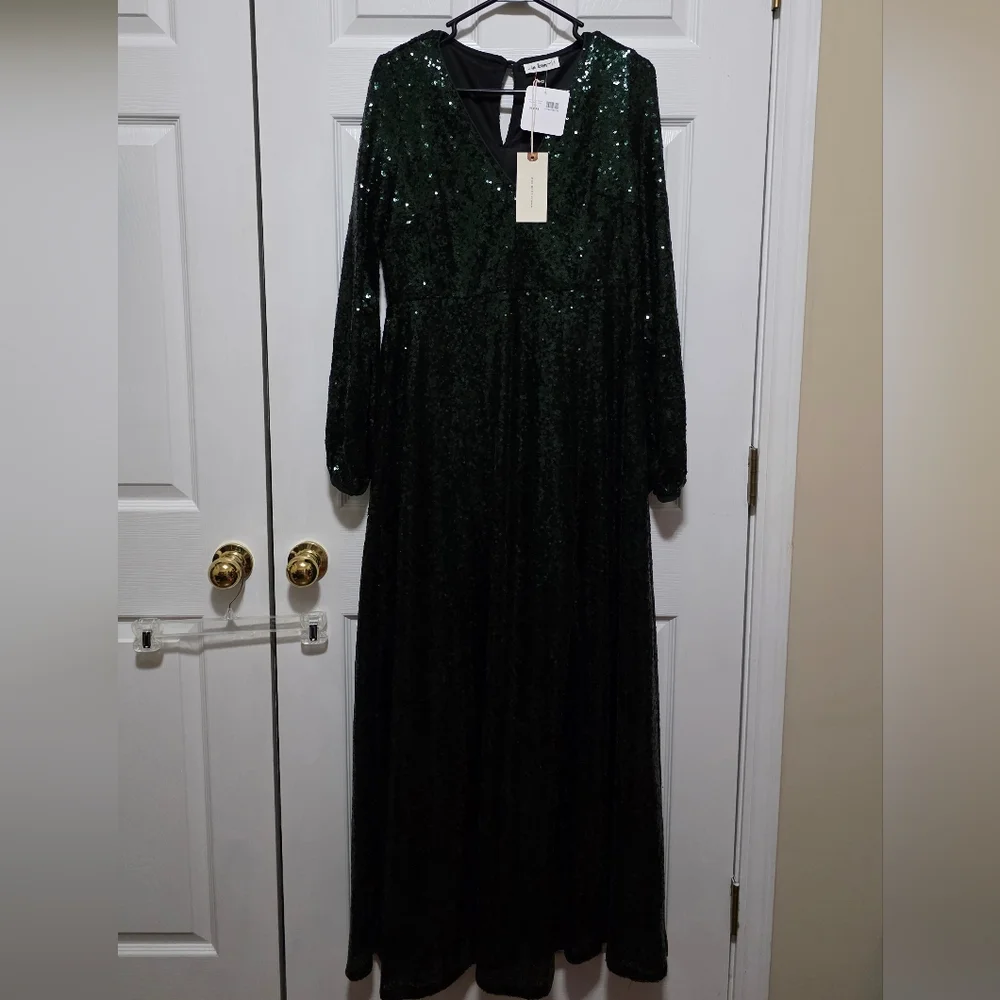 NWT - In Boom Sparkling Dark Green Long Sleeve V-neck Sequin Dress - Picture 2 of 5